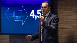 Tolosa explicó en Washington cómo la ingeniería de expectativas permitió bajar la inflación sin enfriar la economía. Tolosa explicó en Washington cómo la ingeniería de expectativas permitió bajar la inflación sin enfriar la economía.