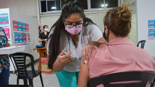 provincia: mayores de 50 anos ya pueden aplicarse la quinta dosis contra el covid-19