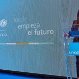Bajo el lema Donde empieza el futuro”, y con la conducción de la periodista Carolina Amoroso, la actividad marcó el lanzamiento oficial de una nueva agenda de cooperación que busca contribuir a fortalecer políticas públicas, ampliar el acceso a servicios esenciales y reducir las desigualdades que afectan a niñas, niños y adolescentes en todo el país. Bajo el lema Donde empieza el futuro”, y con la conducción de la periodista Carolina Amoroso, la actividad marcó el lanzamiento oficial de una nueva agenda de cooperación que busca contribuir a fortalecer políticas públicas, ampliar el acceso a servicios esenciales y reducir las desigualdades que afectan a niñas, niños y adolescentes en todo el país.