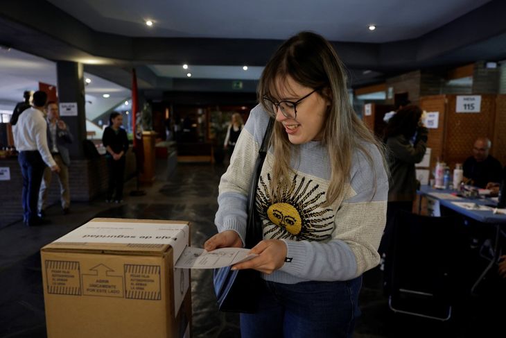 Los argentinos residentes en Madrid votan para las elecciones legislativas Los argentinos residentes en Madrid votan para las elecciones legislativas
