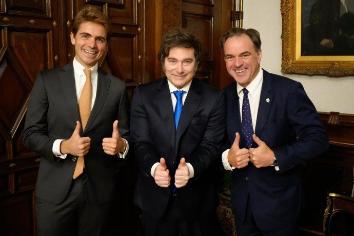 El presidente Javier Milei se reunió con el fundador y director ejecutivo de Ualá, Pierpaolo Barbieri y con el historiador, Niall Ferguson.