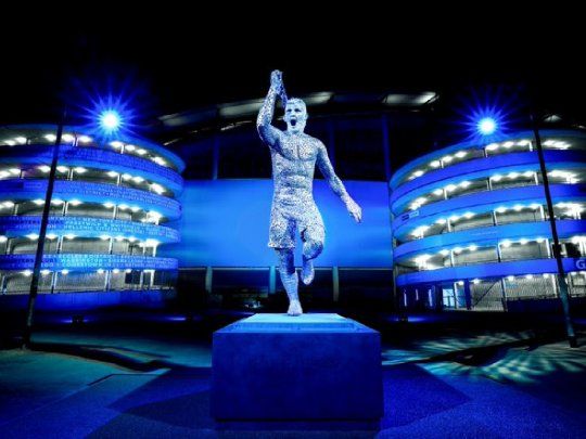 estatua aguero.jpg