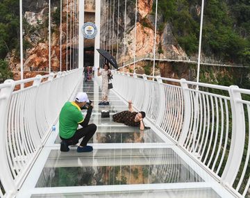 Vietnam inauguró el puente de cristal más largo del mundo