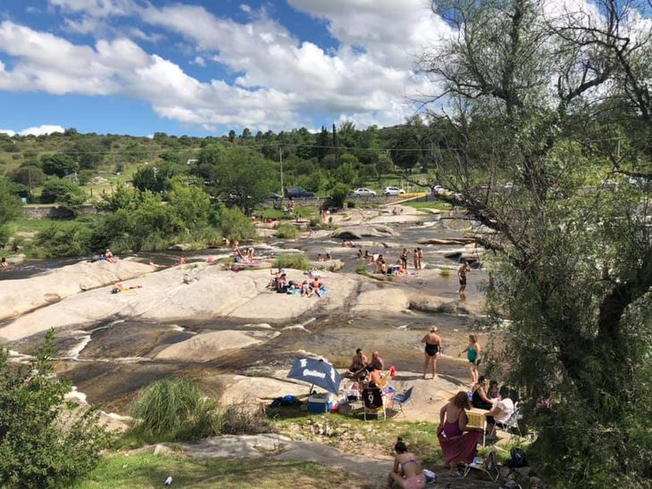 El turismo en C&oacute;rdoba tambi&eacute;n tiene rincones tranquilos: un pueblito serrano invita a frenar el ritmo, respirar aire puro y cortar con el calor sin irse lejos.