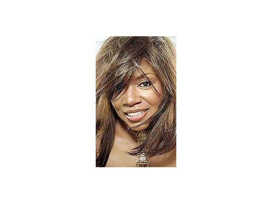 Gloria Gaynor festeja su cumpleaños número 60