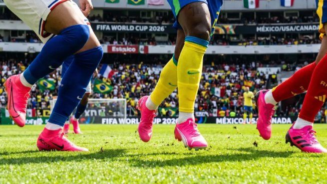 Por qué los botines rosas y fucsias dominan el Mundial 2026