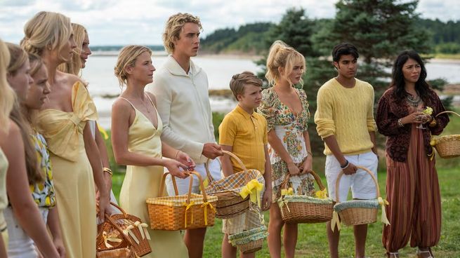 Emily Alyn Lind y Shubham Maheshwari protagonizan Éramos Mentirosos, la serie de Prime Video que revive el drama de una familia marcada por el silencio.