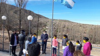 Alumnos de la Puna catamarque&ntilde;a, durante una fugaz experiencia de una semana de clases este a&ntilde;o, en el cierre del ciclo escolar local. El desaf&iacute;o sigue.
