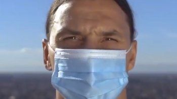 la insolita campana que protagoniza ibrahimovic contra el coronavirus