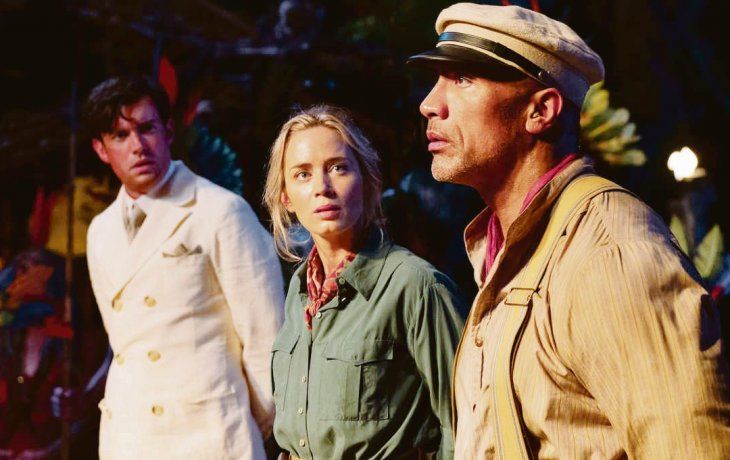 jungle cruise. Jack Whitehall, Emily Blunt y la “Roca” Johnson.