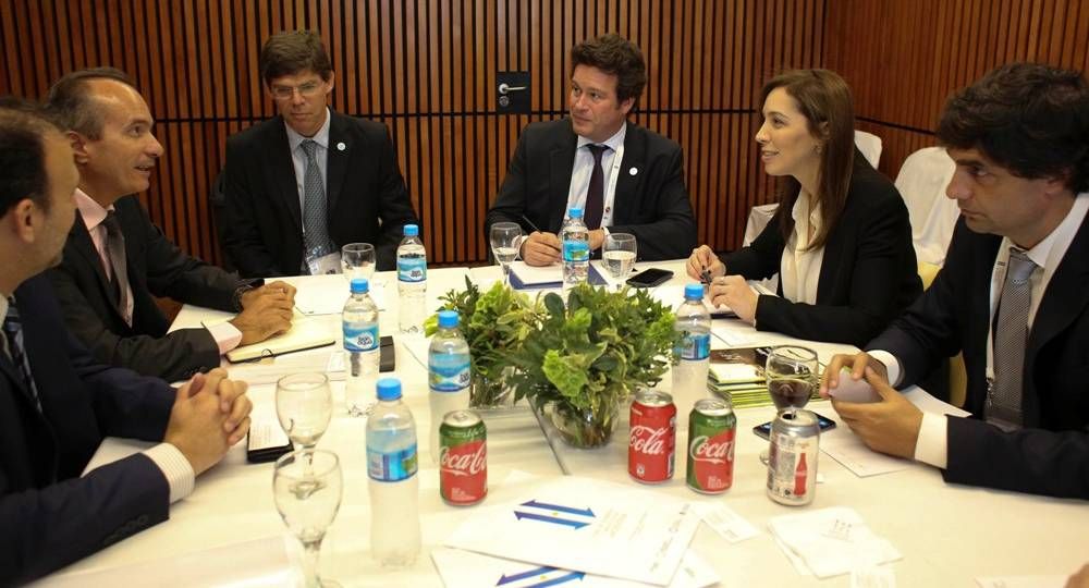 La mandataria bonaerense también se reunión con el CEO de Acciona, Rafael Mateo Alcalá.