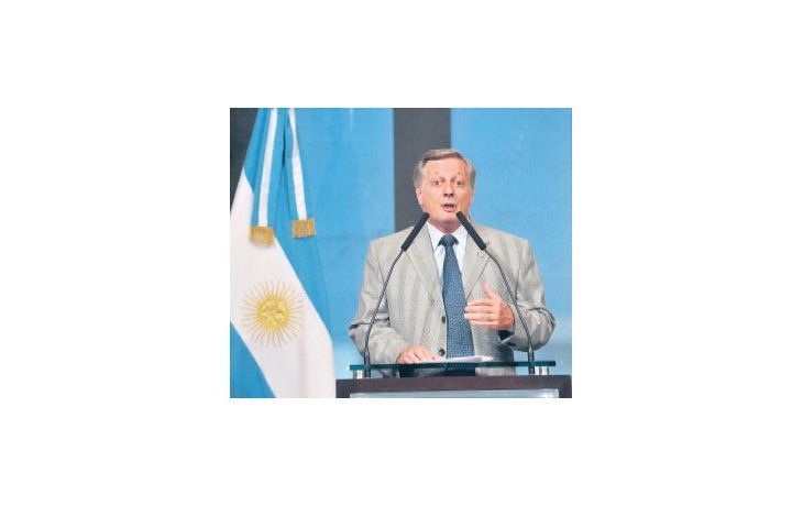 El ministro Juan José Aranguren anunció que la emergencia en el sistema eléctrico nacional durará dos años, hasta el 31 de diciembre de 2017.