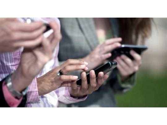 BCRA habilita a bancos la apertura de cajas de ahorro desde celulares