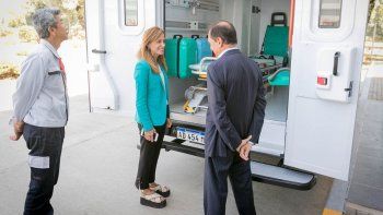 Victoria Tolosa Paz junto a representantes de Toyota.