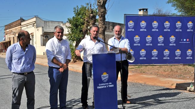 El secretario de la Presidencia, Álvaro Delgado, informó sobre los aumentos en los fondos destinados a obras en el interior de Uruguay.