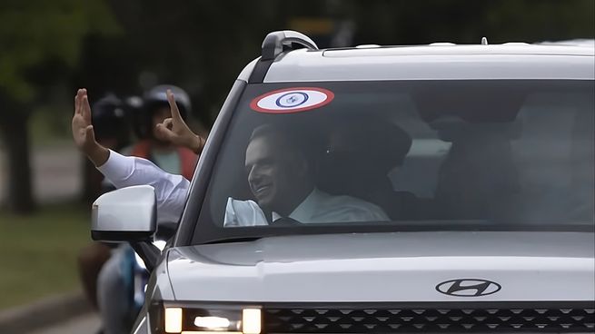 La polémica de Yamandú Orsi por la compra de la camioneta llega a la Jutep, que analizará el caso.