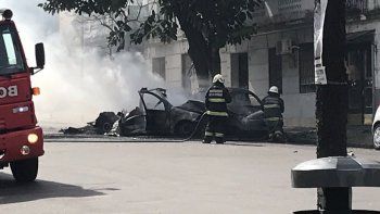 Explotó un auto en Recoleta.