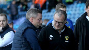 leeds gano un partido increible por el que bielsa sufrio un ataque al corazon