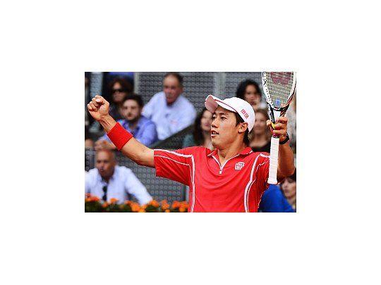 Nishikori está en cuartos de Madrid tras vencer a Federer.