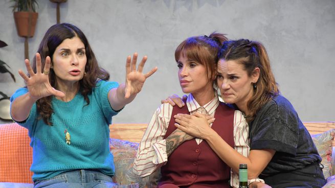 Soledaad Villamil, Florencia Peña y Pilar Gamboa son Las hijas, en el Paseo La Plaza.&nbsp;