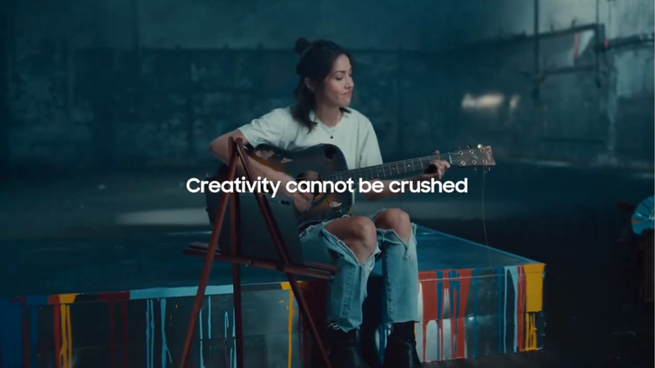 Samsung atacó a Apple por su polémico anuncio contra la creatividad.