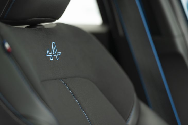 The Arkana is a state-of-the-art vehicle with varied technology, in addition to its sporty inclination, supported by Alpine, the line of sports cars that Renault has in Europe, which denotes quality in its upholstery. The Arkana is a state-of-the-art vehicle with varied technology, in addition to its sporty inclination, supported by Alpine, the line of sports cars that Renault has in Europe, which denotes quality in its upholstery.