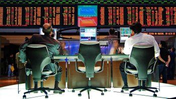 cuales son las sociedades de bolsa que mas volumen operan en acciones y cedears