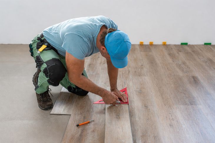 La colocación de piso flotante. Esta acción otorga un plus positivo sobre el valor de la vivienda La colocación de piso flotante. Esta acción otorga un plus positivo sobre el valor de la vivienda