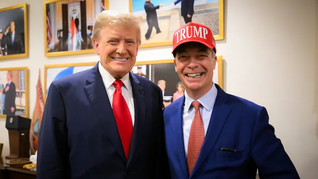 El político británico, impulsor del Brexit, junto a Donald Trump.&nbsp;