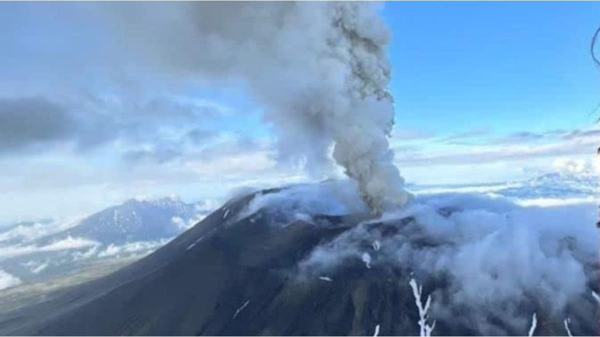 The Russian volcano Kraheninnikov erupted after 400 years after the earthquake