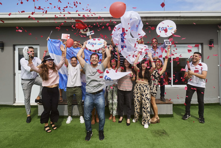 Los miembros de la generación silver son reconocidos por su vasta experiencia y contribuciones significativas en diversos sectores laborales y sociales. Los miembros de la generación silver son reconocidos por su vasta experiencia y contribuciones significativas en diversos sectores laborales y sociales.