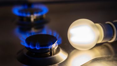 El Gobierno mantendrá una bonificación del 25% en gas y elevará al 16,59% el descuento eléctrico sobre 300 kWh.