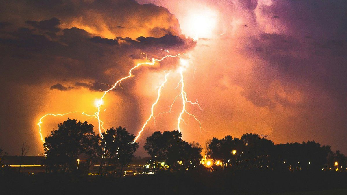 Weather alert for Zonda wind, electrical storm and hail: which ...