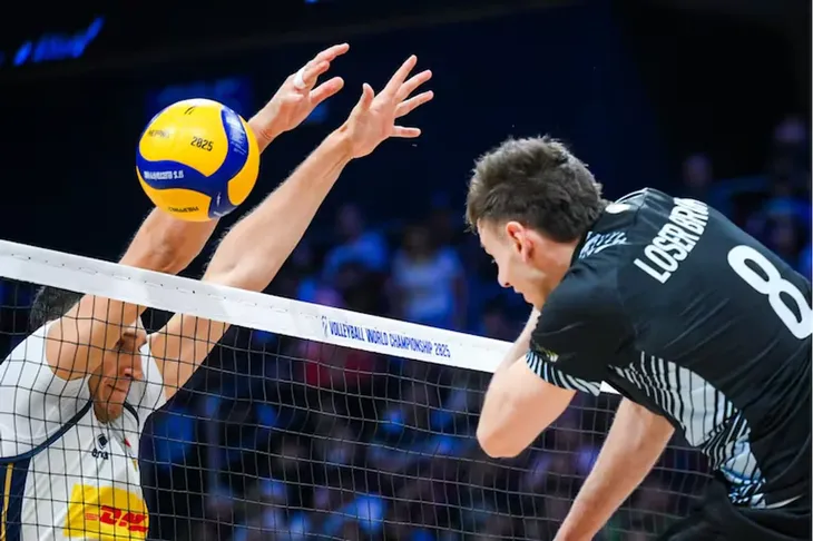 The team led by Marcelo Méndez played a very serious meeting, staying at all times very even on the scoreboard with the current world champions. The team led by Marcelo Méndez played a very serious meeting, staying at all times very even on the scoreboard with the current world champions.