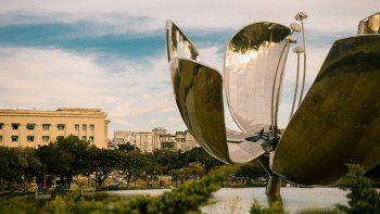 Después de dos años, la Floralis Genérica volverá a estar completa.