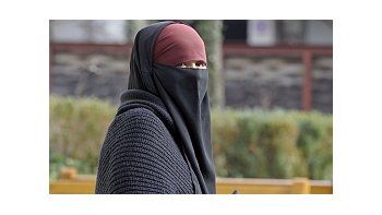 El Consejo Constitucional de Francia reafirmó la norma que sanciona a aquellas mujeres tapen su cara en lugares públicos