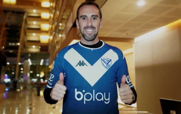 godin se fue a espana para tratar su rodilla antes de mundial de qatar