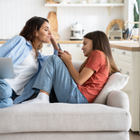 WhatsApp permitirá crear cuentas vinculadas para menores con comunicación limitada a contactos seguros y ajustes supervisados por los padres. WhatsApp permitirá crear cuentas vinculadas para menores con comunicación limitada a contactos seguros y ajustes supervisados por los padres.