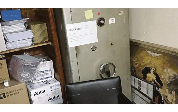 La Policía secuestró 10 cajas de seguridad.