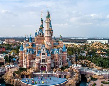 Cierra Shanghái Disneyland tras detectar un caso de Covid-19