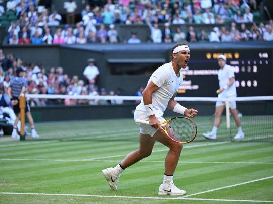 Va por todo. Rafael Nadal avanza en Wimbledon y busca su tercer Grand Slam de la temporada.