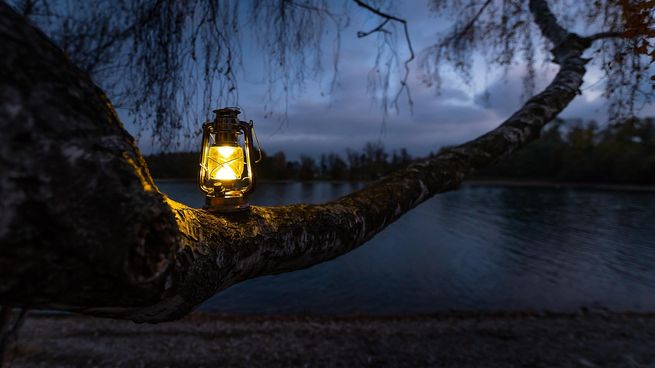 Lumen utiliza calor corporal para generar luz sin baterías, un invento que transformó la seguridad en emergencias y atrajo millones en inversión.