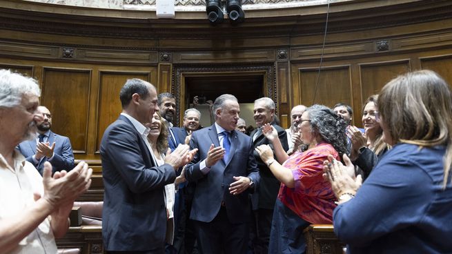 El presidente Yamandú Orsi causó buena impresión en Argentina, pero no logró el mismo ambiente con la militancia.