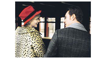 Michael Fassbender es el obseso que se masturba incansablemente en «Shame, sin reservas», hasta que llega su hermana (Carey Mulligan, lo mejor de la película) a interrumpir sus prácticas.