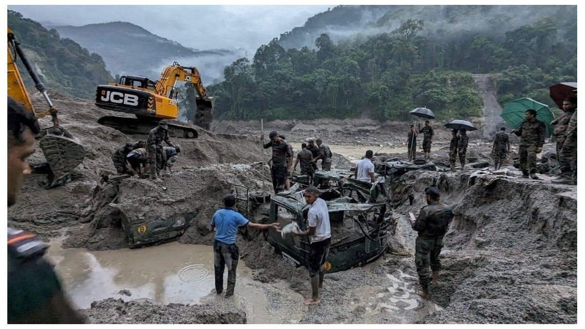 14 dead and more than 100 missing due to melting glacier