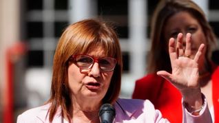 Patricia Bullrich aseguró que Lorena Villaverde debe asumir su banca en el Senado. Patricia Bullrich aseguró que Lorena Villaverde debe asumir su banca en el Senado.