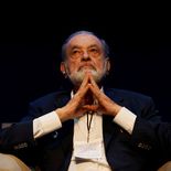 Carlos Slim Helú, el hombre más rico de México y América Latina. Carlos Slim Helú, el hombre más rico de México y América Latina.