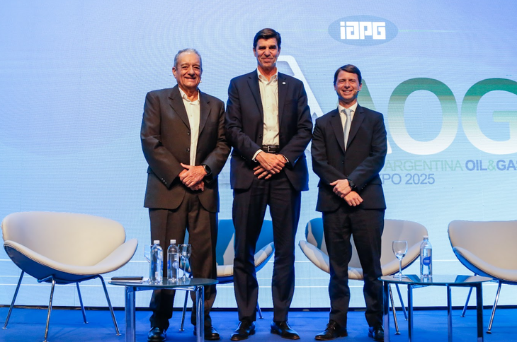 Encuentro de Ceos en la AOG 2025 de La Rural. Ernesto López Anadón, Ricardo Hösel (Oldelval) y Tomás Córdoba (Companía MEGA). Encuentro de Ceos en la AOG 2025 de La Rural. Ernesto López Anadón, Ricardo Hösel (Oldelval) y Tomás Córdoba (Companía MEGA).