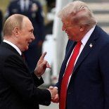 Donald Trump y Vladimir Putin negocian el fin de la guerra en Ucrania. Donald Trump y Vladimir Putin negocian el fin de la guerra en Ucrania.