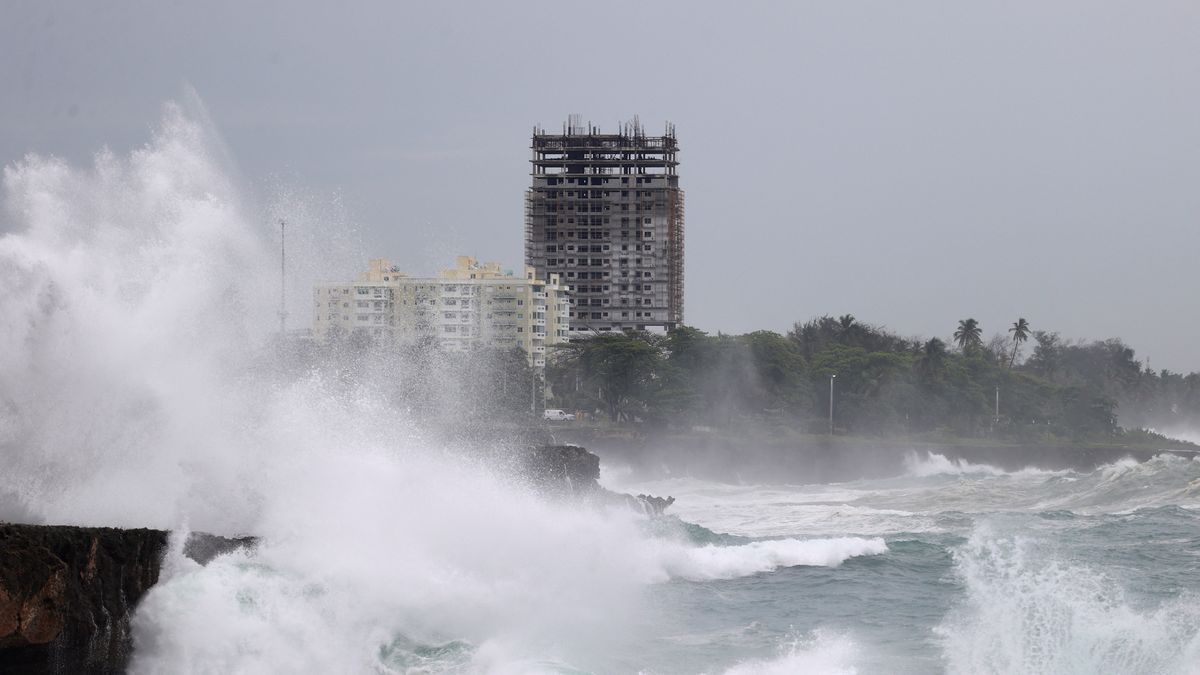 Hurricane Beryl, upgraded to Category 5, leaves five dead in the Caribbean and causes destruction Hurricane Beryl, upgraded to Category 5, leaves five dead in the Caribbean and causes destruction